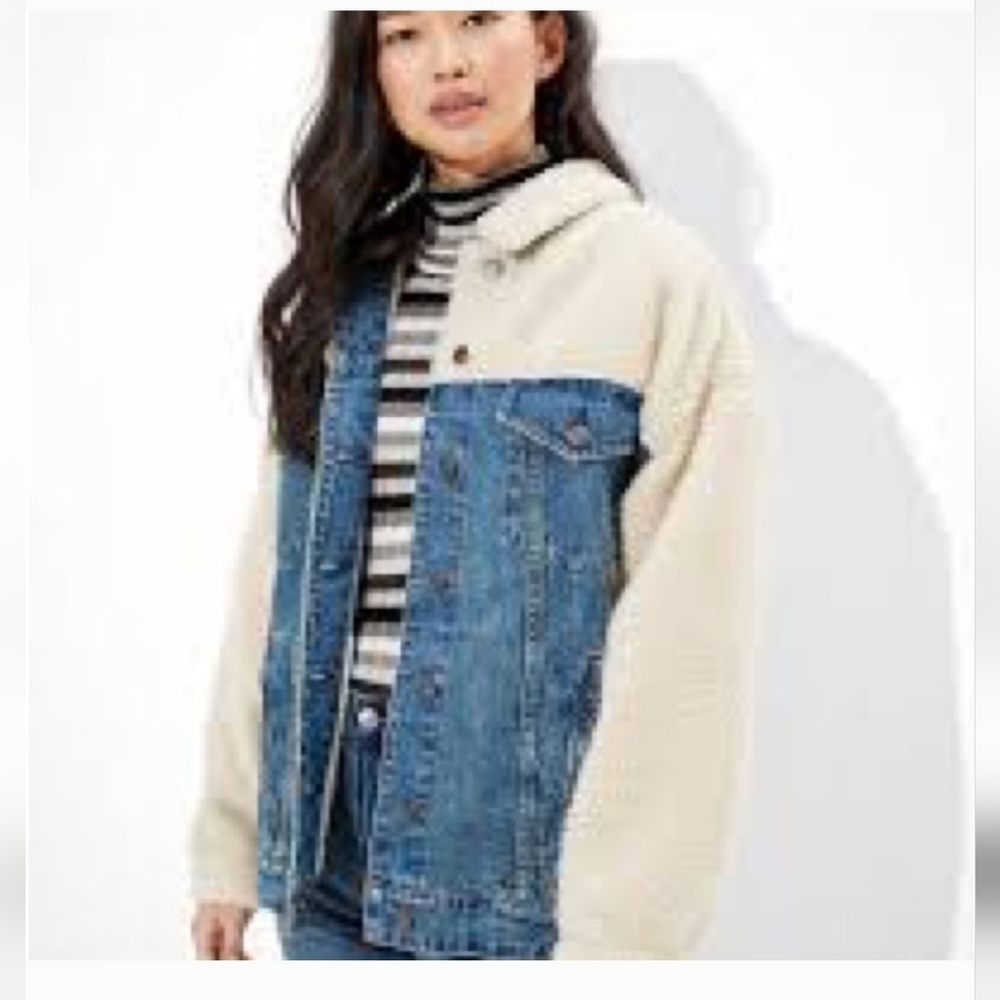 American Eagle Outfitters Oversized Denim Jacket with Sherpa Lining LARGE